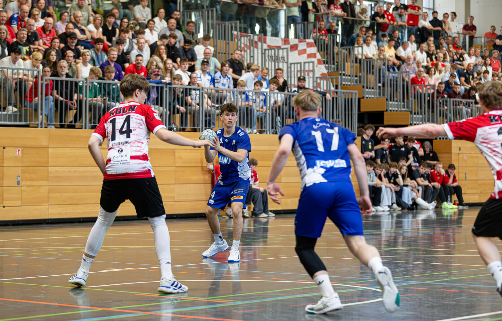 Die Zuschauer in der vollen Longericher Halle sahen tolle Spiele. (Foto: Photominister)